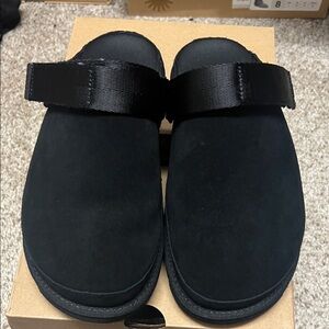 Women’s Ugg clogs